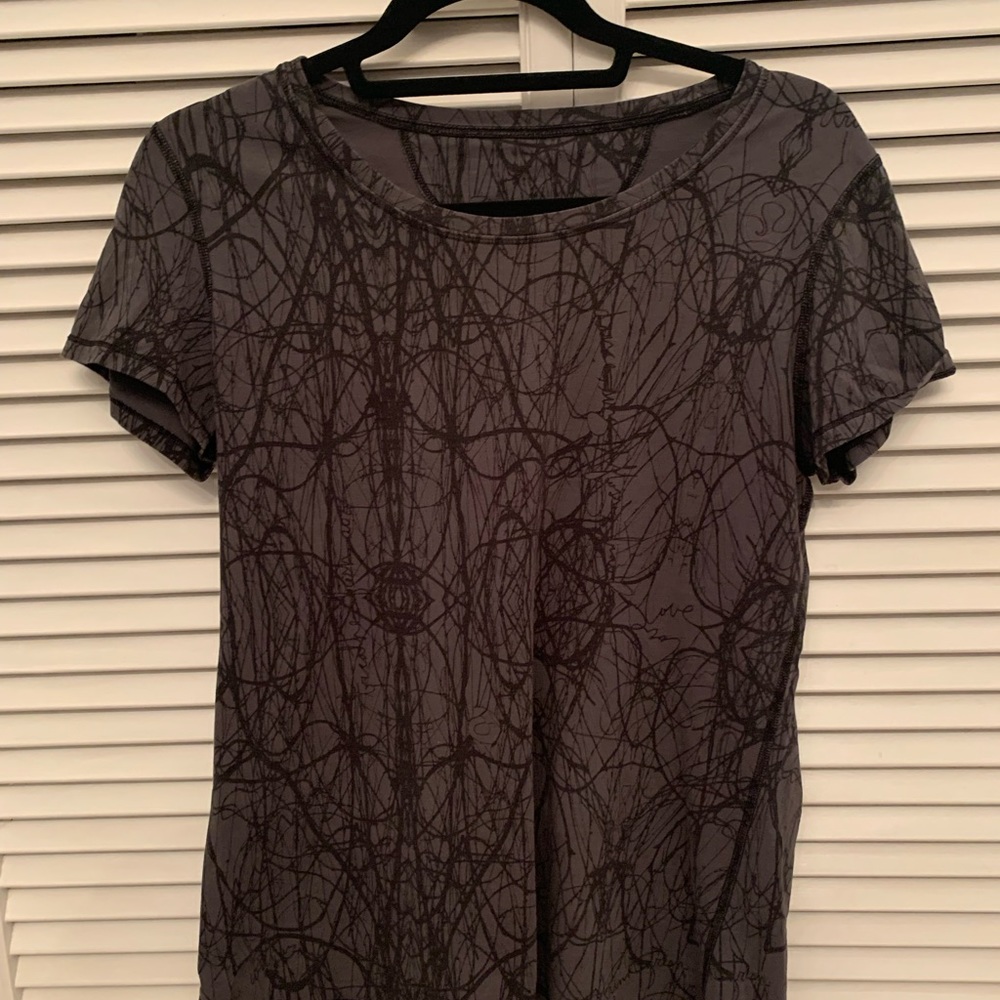 Excellent used condition size 10 lululemon t-shirt